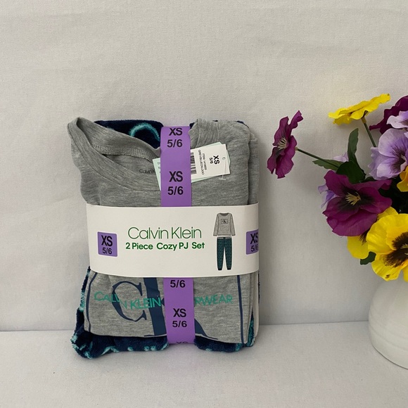 Calvin Klein Girls  2 Piece Cozy Pajama Set, NWT - Picture 2 of 3